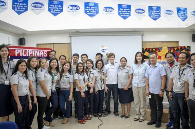 Guilherme na despedida da empresa em que foi trainee nas Filipinas