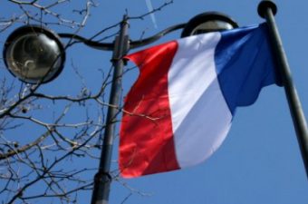 bandeira francesa tremulando