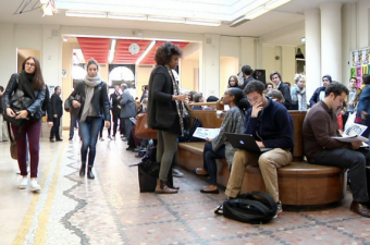 estudantes da Universidade Sciences Po, na França