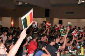 estudantes de medicina em conferência da IFMSA
