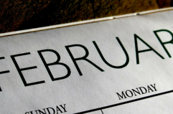 calendário marcando o mês de fevereiro