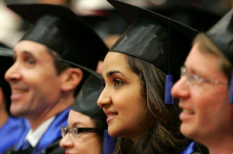 formatura de estudantes de MBA