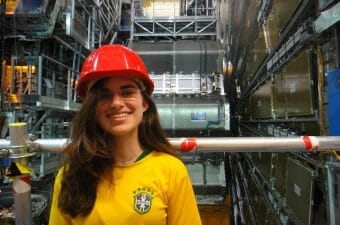 Brasileira Bárbara Cruvinel fez estágio no CERN, na Suíça