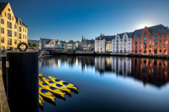 Alesund, na Noruega