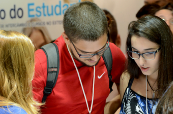 Estudantes participam do Salão do Estudante