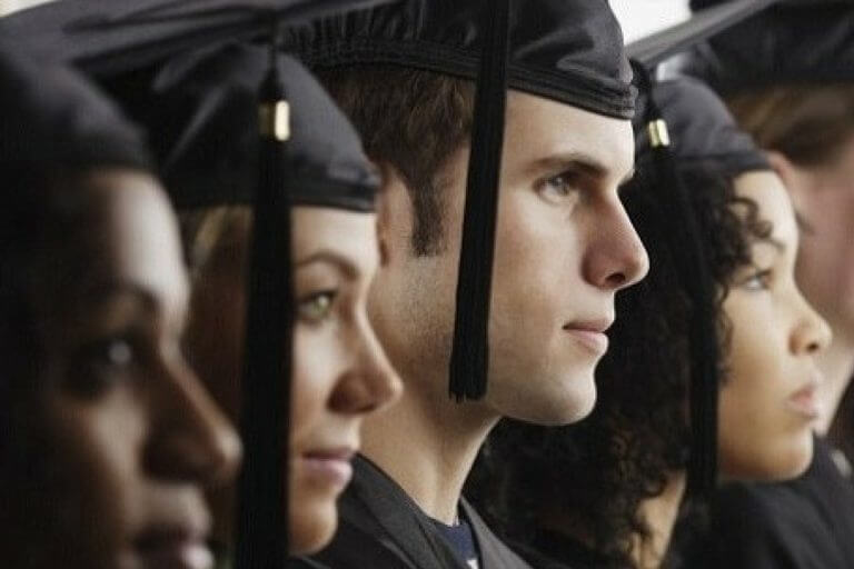 Fazer faculdade fora do país é sonho de estudantes brasileiros Fazer faculdade fora do país é sonho de estudantes brasileiros