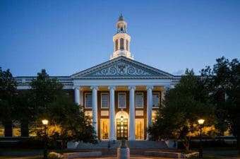 HBS lidera ranking de melhores MBAs de 2018