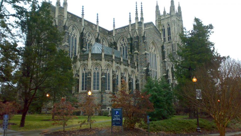 Universidade Duke, a universidade onde foi criada a primeira capa da invisibilidade do mundo Universidade Duke, a universidade onde foi criada a primeira capa da invisibilidade do mundo