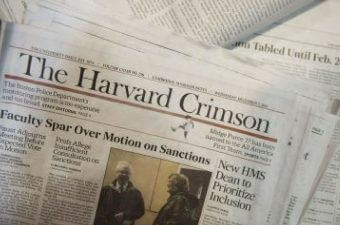 The Harvard Crimson está entre os principais jornais universitários dos Estados Unidos