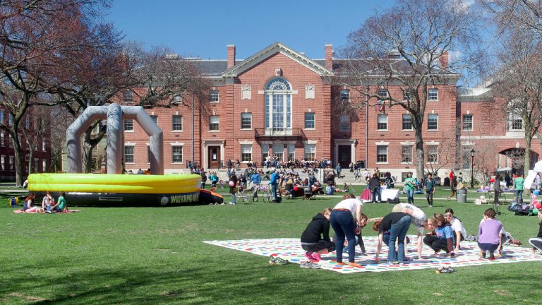 Conheça a Universidade Brown, uma das mais antigas dos Estados Unidos Conheça a Universidade Brown, uma das mais antigas dos Estados Unidos
