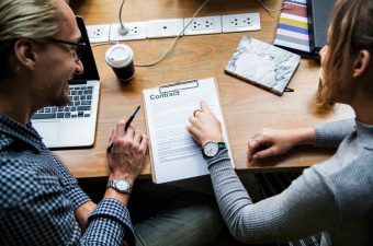 Regra de busca de emprego ajuda a estudar fora