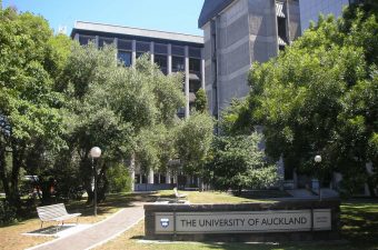 Uma das entradas da Universidade de Auckland