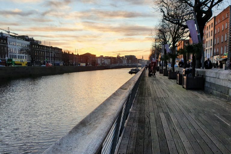 Governo irlandês oferece bolsas integrais para graduação ou pós na Irlanda. Governo irlandês oferece bolsas integrais para graduação ou pós na Irlanda.