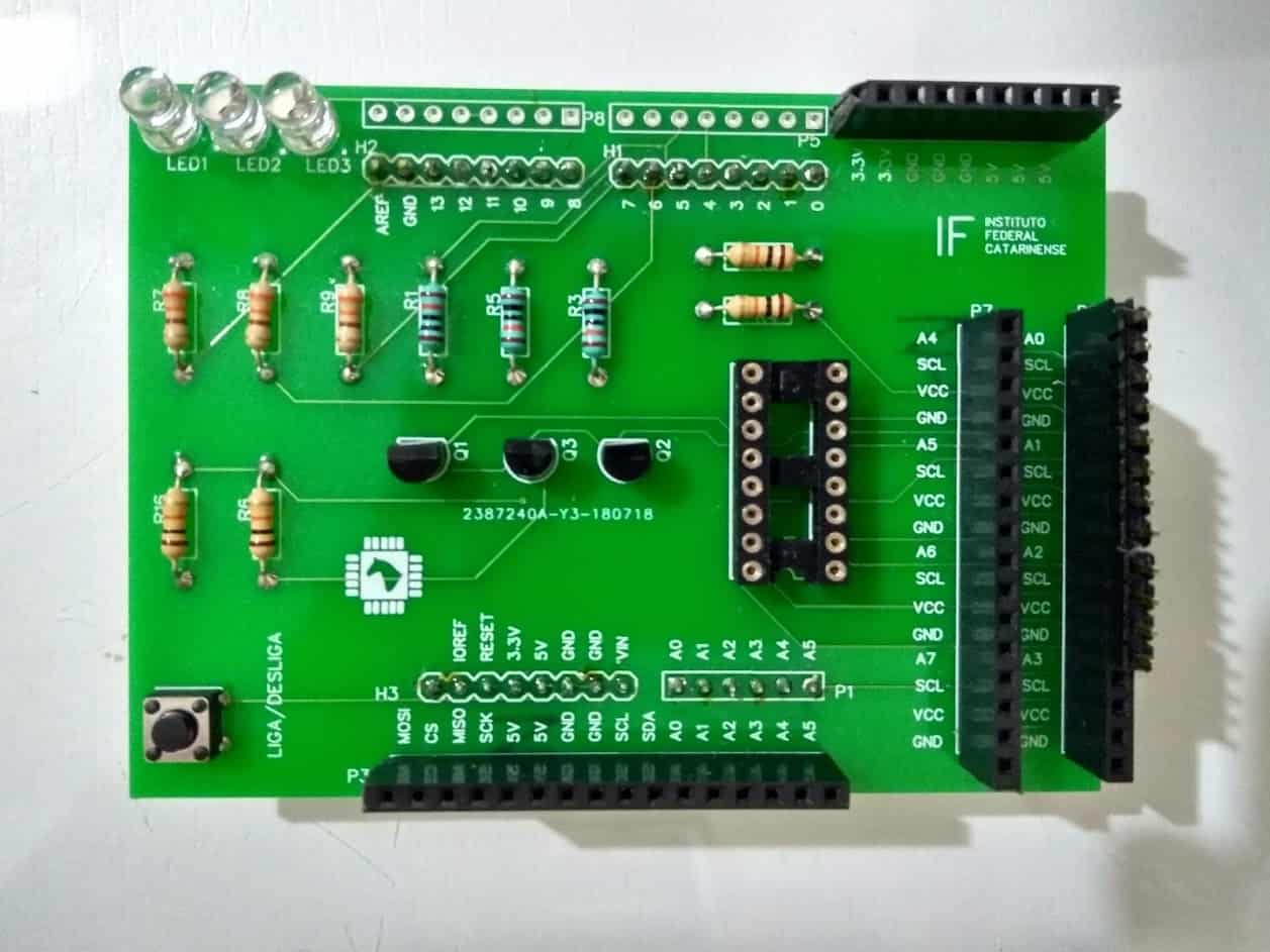 Placa de circuito que integra o equipamento criado por Daniel
