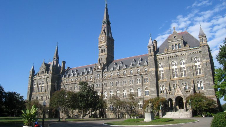Universidade de Georgetown oferece bolsa para programa de liderança Universidade de Georgetown oferece bolsa para programa de liderança