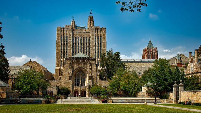 Yale: conheça a universidade que formou 5 presidentes dos EUA Yale: conheça a universidade que formou 5 presidentes dos EUA