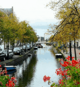 Canal em Amsterdam, na Holanda