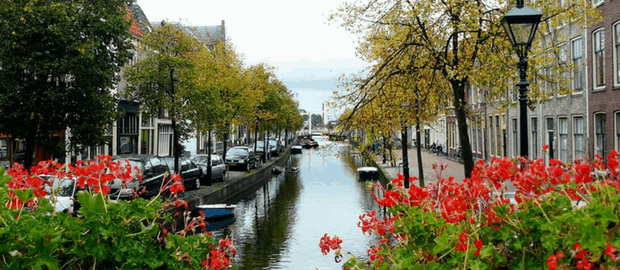 Canal em Amsterdam, na Holanda