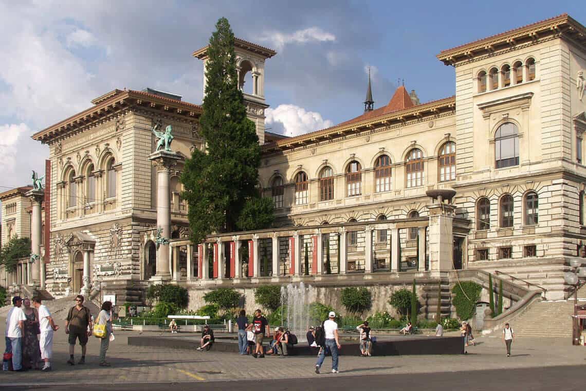 Universidade de Lausanne mestrado na Suíça