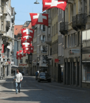 Bandeiras da Suíça na Cidade de São Galo