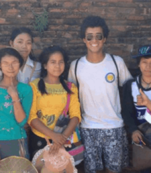 estudante Thomaz Barbosa no Camboja