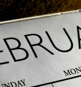 calendário marcando o mês de fevereiro
