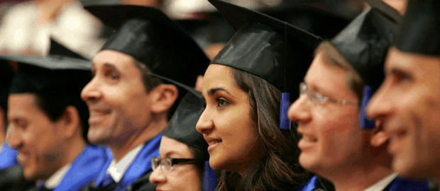 formatura de estudantes de MBA