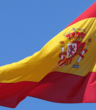 bandeira espanhola flamulando
