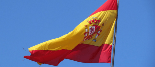 bandeira espanhola flamulando