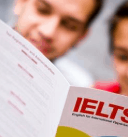 estudantes estudando para o IELTS