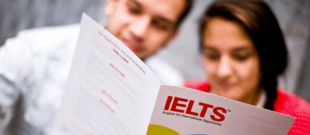 estudantes estudando para o IELTS