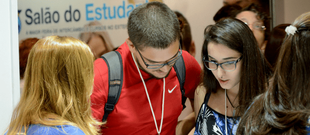 Estudantes participam do Salão do Estudante