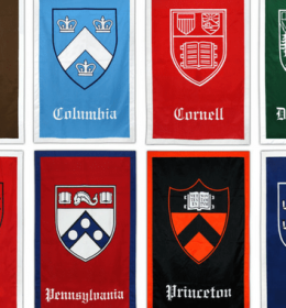 bandeiras das universidades que compõem a Ivy League