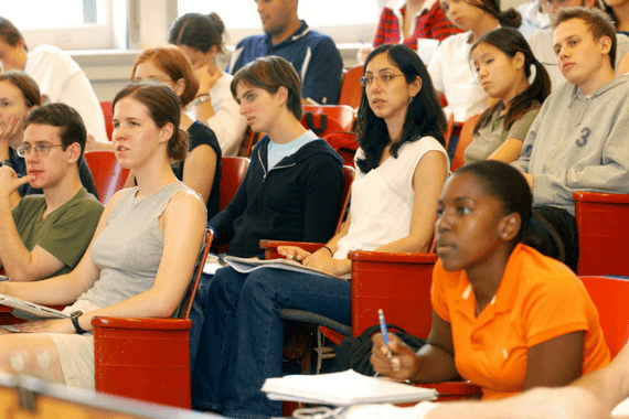 alunos em aula rankings universitários