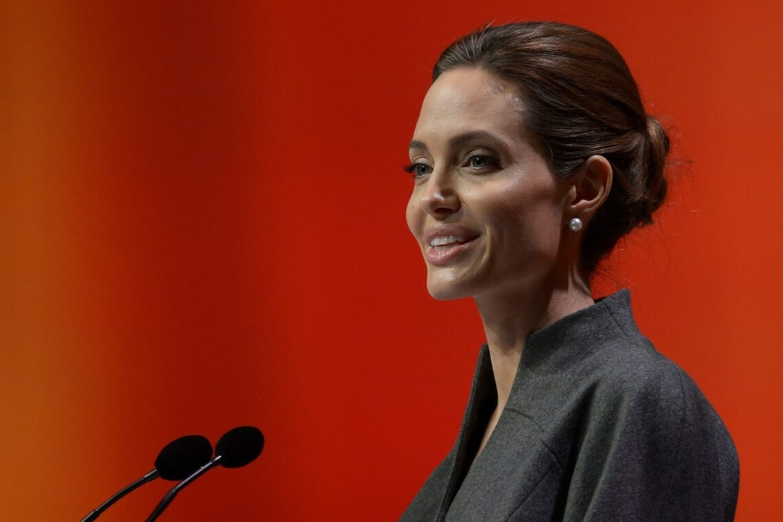 angelina jolie ministra curso na London School of Economics