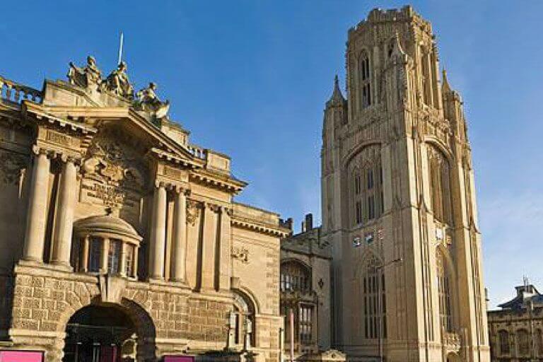 Universidade de Bristol concede bolsas para graduação e pós-graduação