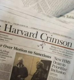 The Harvard Crimson está entre os principais jornais universitários dos Estados Unidos