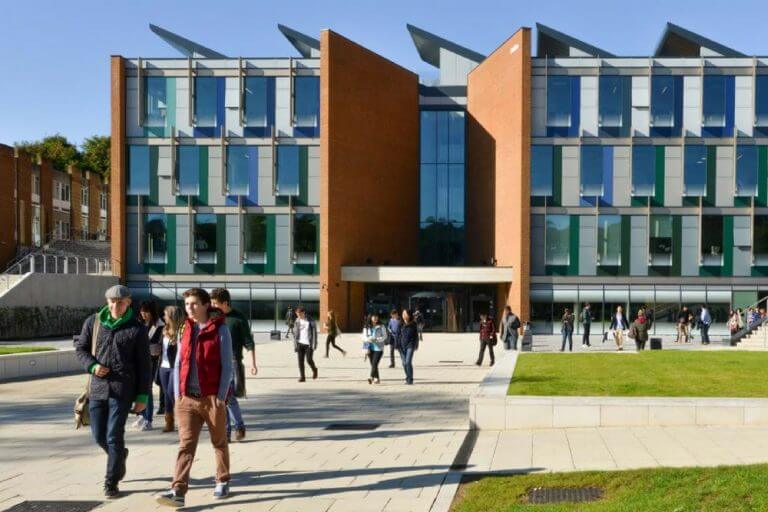 Universidade de Sussex lança bolsas parciais de mestrado