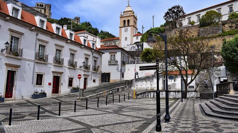 Universidade portuguesa oferece bolsas para graduação e pós