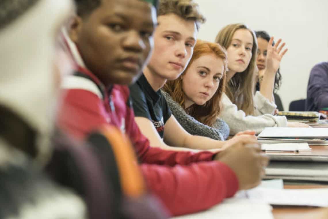 bolsa para estudantes do Ensino Médio