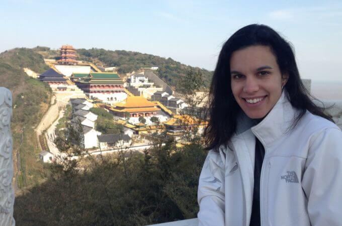 Claudia Massei em Putuoshan, na China / Acervo pessoal