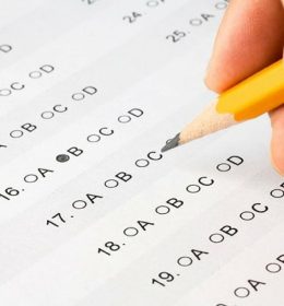 exames de proficiência TOEFL, IELTS GRE ou GMAT