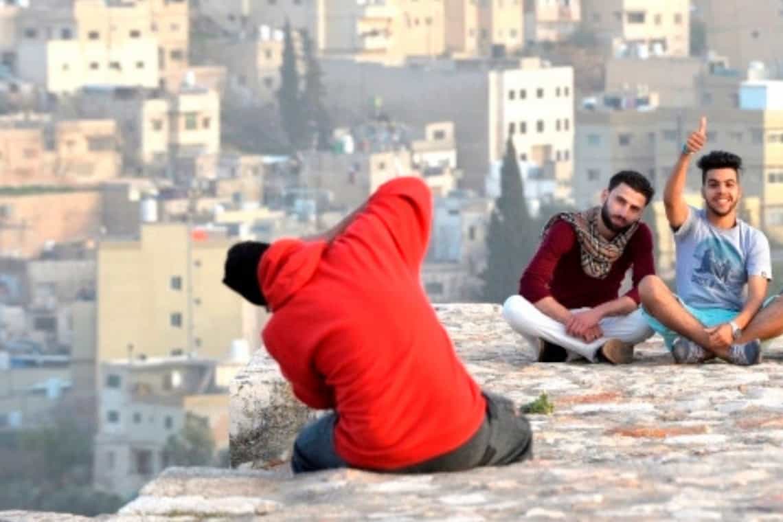 jovens sendo fotografados