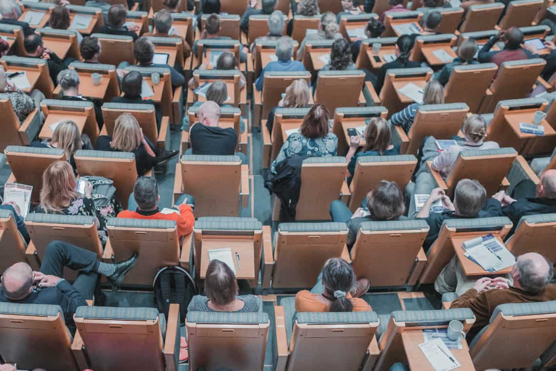 inglês acadêmico / sala de aula de uma faculdade