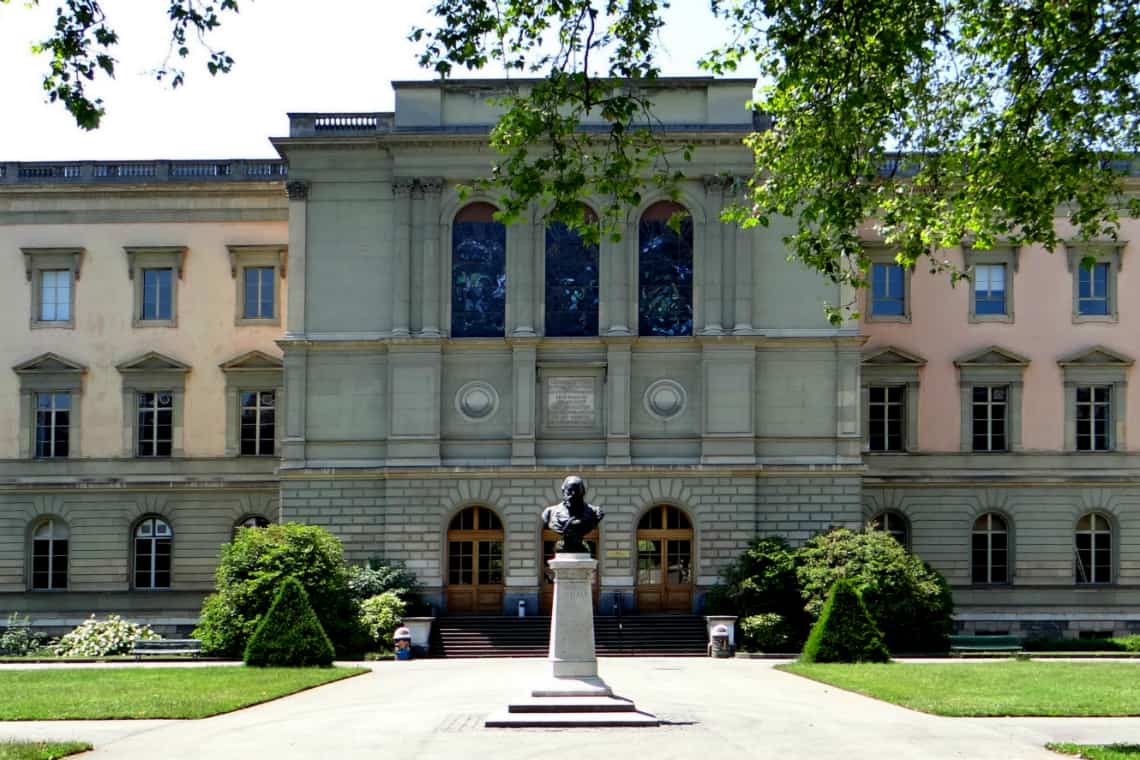 Fachada da Universidade de Genebra
