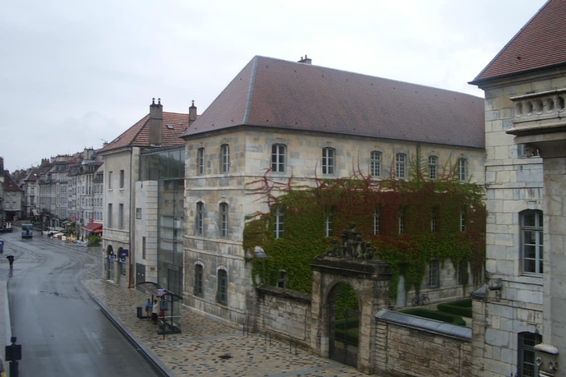 Fachada da sede da Université de Franche-Comté