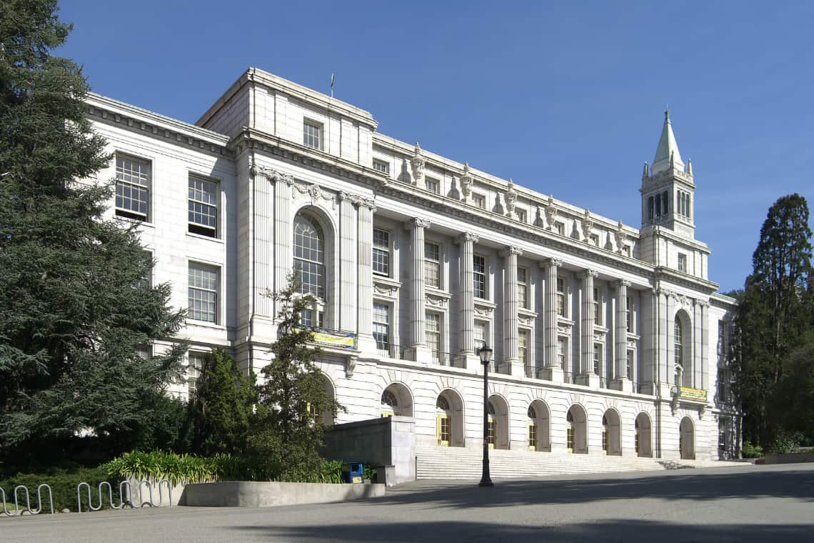 Wheeler Hall, um dos edifícios da University of California, Berkeley