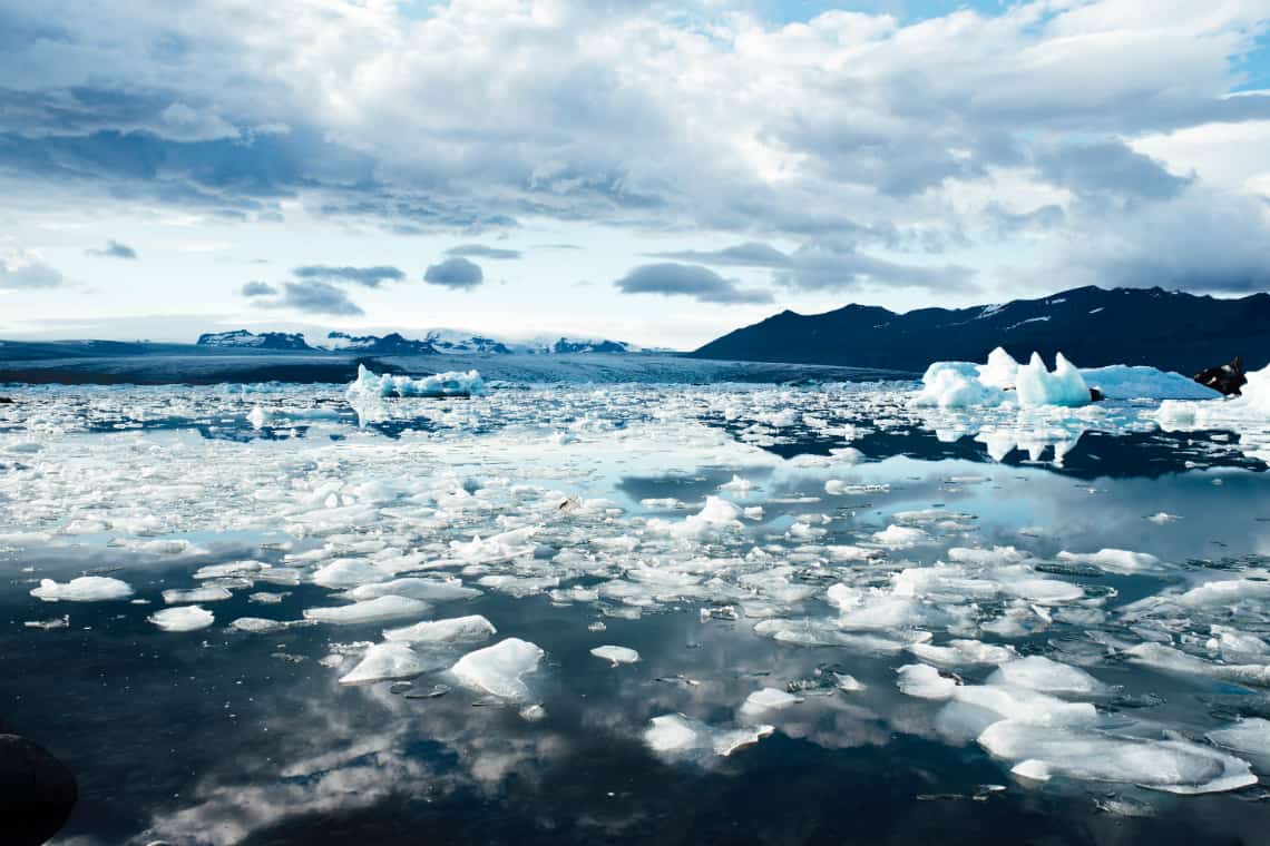 mudança climática: uma geleira derretida