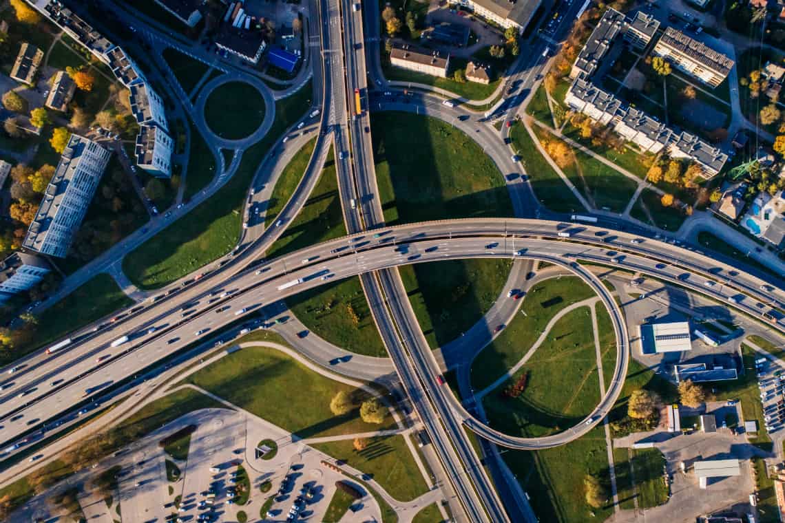 Vista aérea de um anel rodoviário - bolsas de mestrado na Holanda