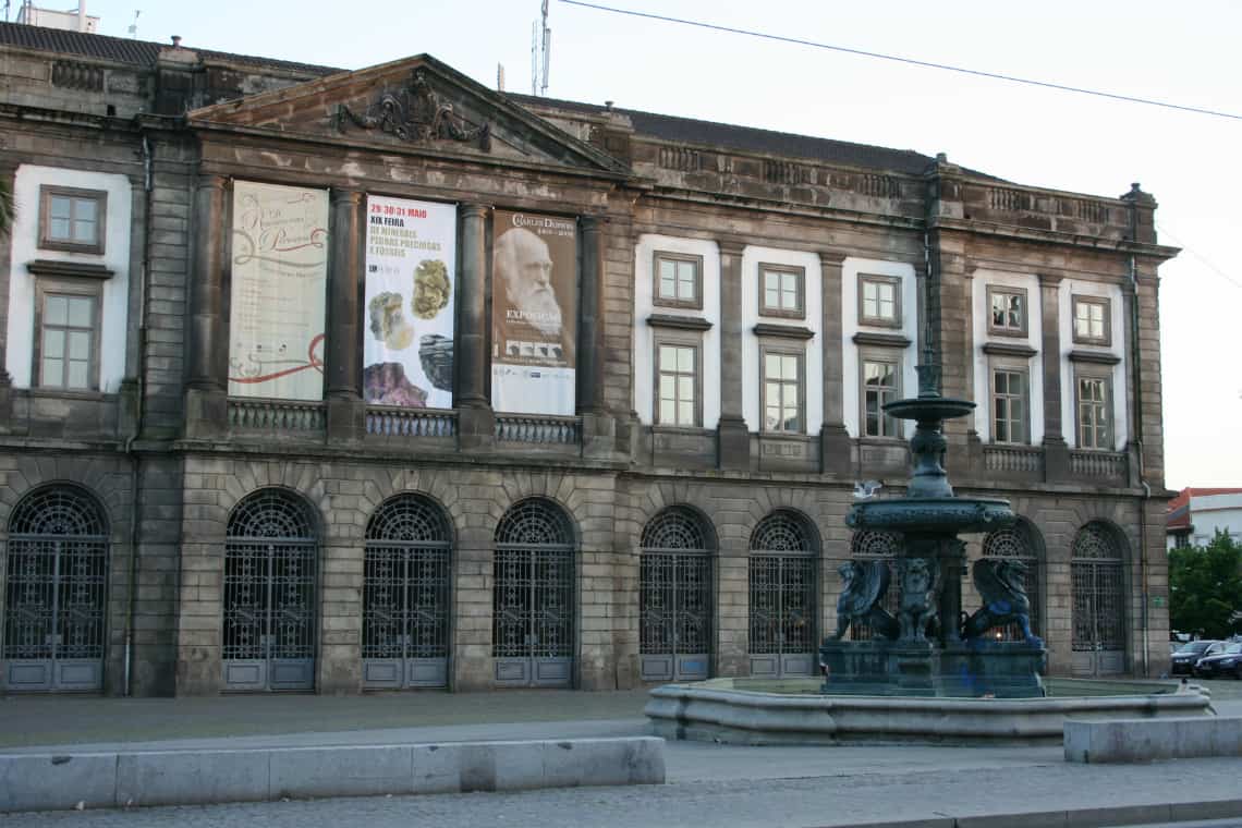 Fachada da Universidade do Porto